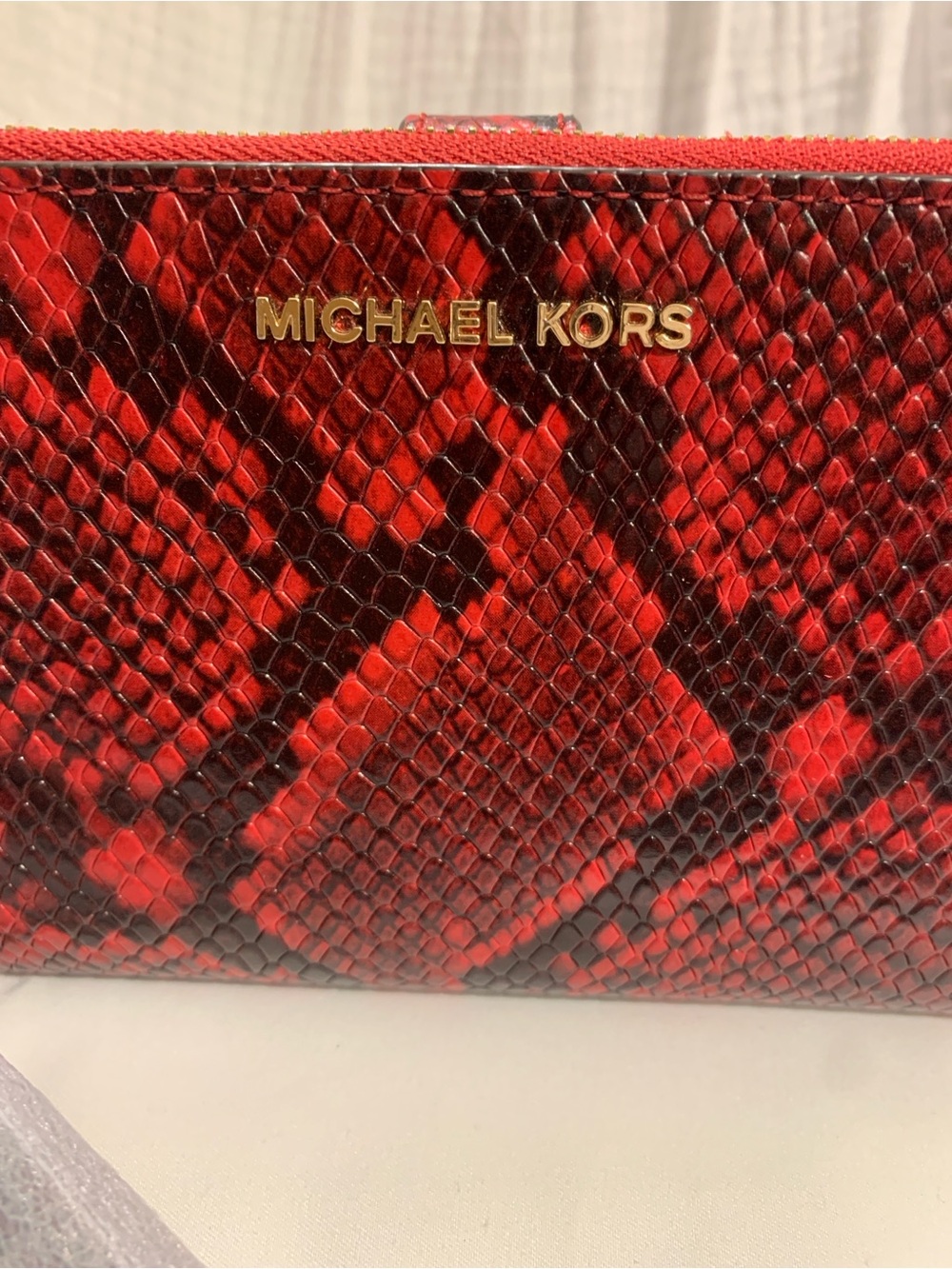 New Michael Kors Red and Black Snake-Embossed Phone Wristlet Python Wallet - Picture 4 of 7